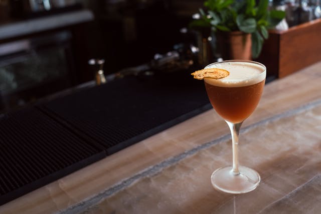Upptäck Vikens Food & Friends - bästa baren i Västervik för mat dryck och socialt umgänge